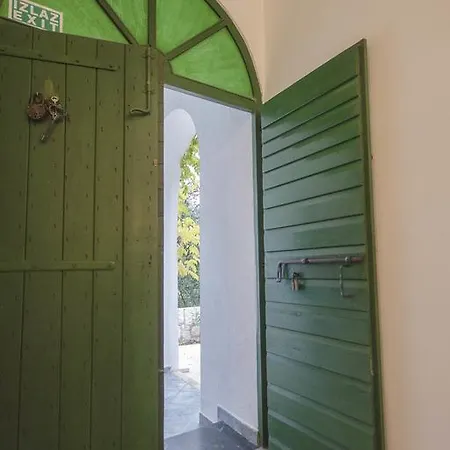 בית נופש Holiday Pupa סומרטין